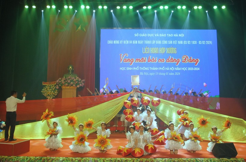 Sôi động liên hoan hợp xướng học sinh phổ thông thành phố Hà Nội