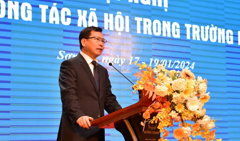 Vụ trưởng Trần Văn Đạt phát biểu khai mạc hội nghị tập huấn.