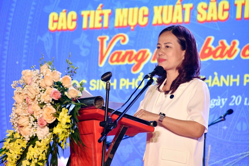 Bà Vương Hương Giang - Phó Giám đốc Sở GD&amp;ĐT Hà Nội phát biểu khai mạc.