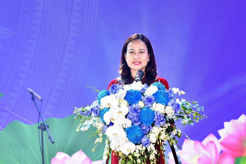 Bà Vương Hương Giang - Phó Giám đốc Sở GD&ĐT Hà Nội phát biểu khai mạc đêm công diễn.