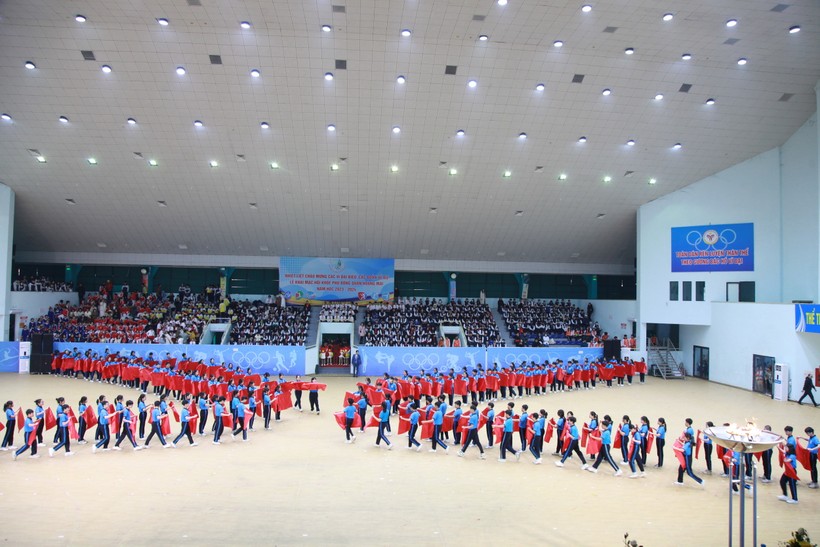 Các tiết mục đồng diễn đặc sắc của học sinh quận Hoàng Mai chào mừng Hội khỏe Phù Đổng.