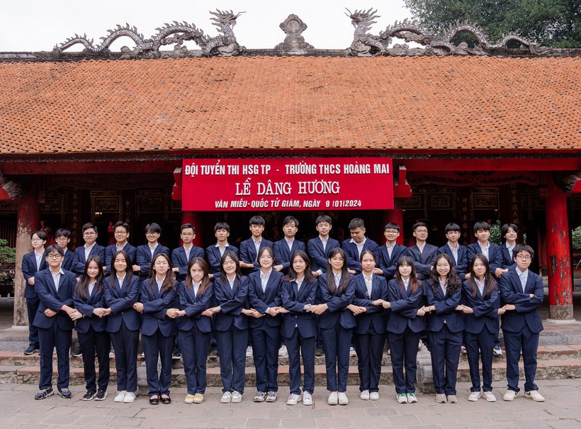 Học sinh Trường THCS Hoàng Mai (quận Hoàng Mai) thể hiện quyết tâm trước kỳ thi.