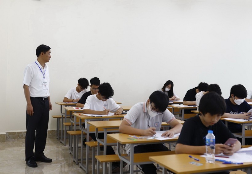 Học sinh tham dự kỳ thi tuyển sinh vào lớp 10 tại Hà Nội năm 2023.