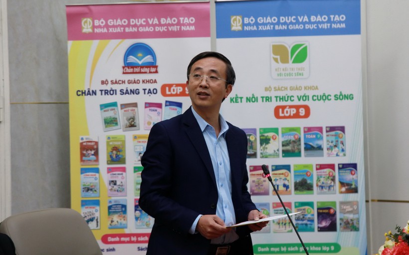 Đại diện Nhà xuất bản Giáo dục Việt Nam phát biểu.