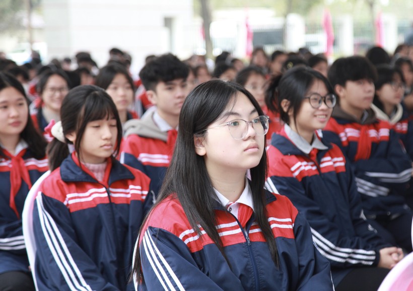 Học sinh Trường THCS Trưng Vương, huyện Mê Linh dự lễ phát động.