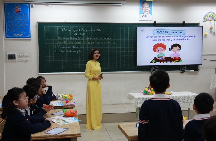 Tiết dạy môn Mỹ thuật của cô Nguyễn Thị Thanh Thủy - giáo viên Trường Tiểu học Lĩnh Nam.