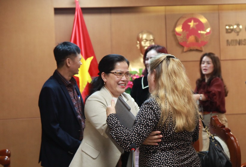 Thứ trưởng Nguyễn Thị Kim Chi mong muốn sự hợp tác giữa Bộ GD&ĐT với tổ chức OneSky sẽ tiếp tục được phát huy hơn nữa.