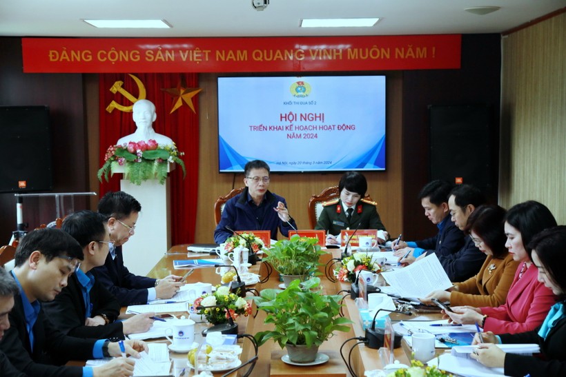 Chủ tịch Công đoàn Giáo dục Việt Nam Nguyễn Ngọc Ân chủ trì hội nghị.
