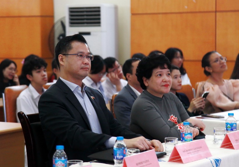 Đoàn công tác của Ủy ban Giáo dục Quốc hội Philippines bày tỏ ấn tượng khi đến thăm các trường học tại Việt Nam.