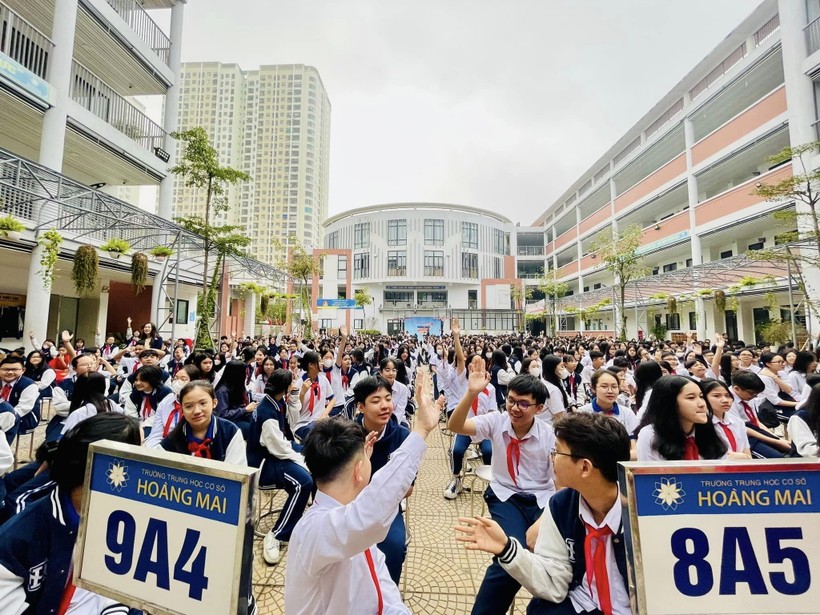 Trường THCS Hoàng Mai (quận Hoàng Mai) là một trong 167 trường được công nhận đạt chuẩn quốc gia.