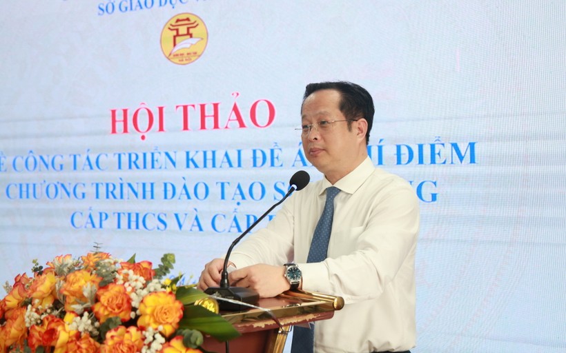Giám đốc Sở GD&ĐT Hà Nội Trần Thế Cương phát biểu tại hội thảo.