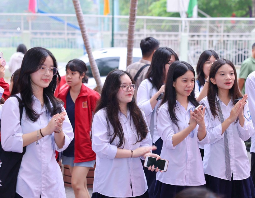 Hàng trăm học sinh, sinh viên tại Hà Nội dự buổi giao lưu.
