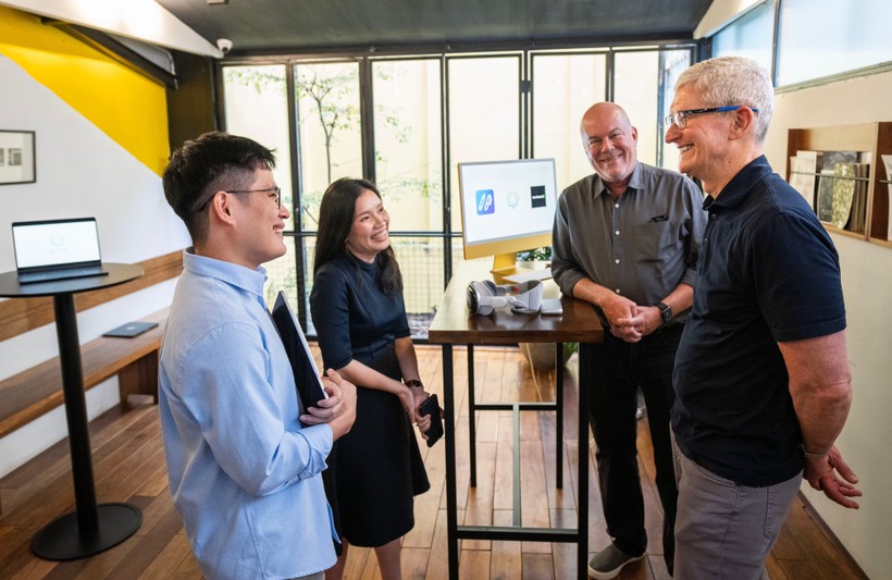 Tổng giám đốc Apple đã có nhiều hoạt động trong thời gian thăm Việt Nam.