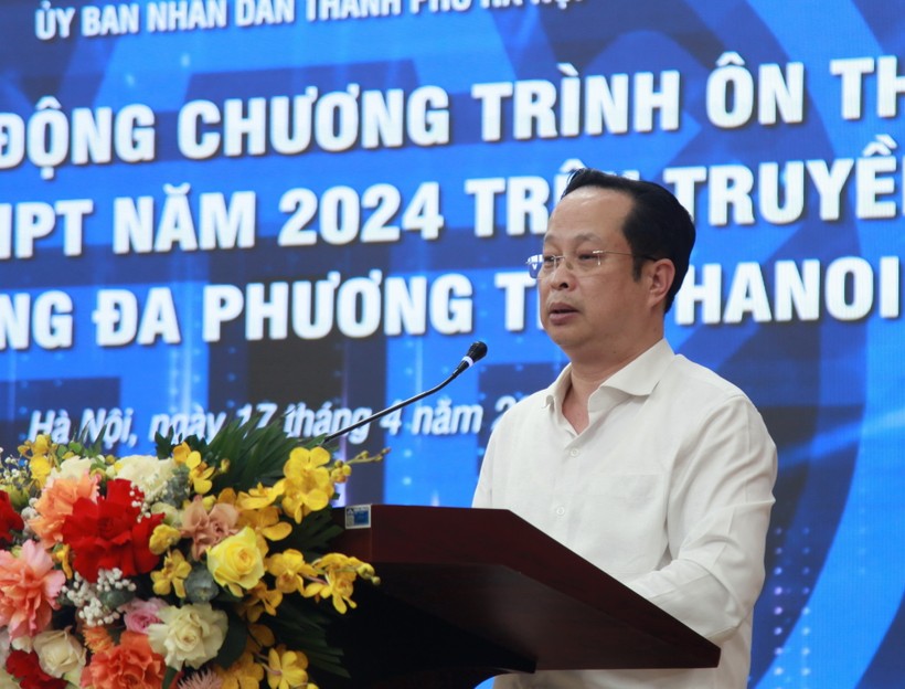 Giám đốc Sở GD&amp;ĐT Hà Nội Trần Thế Cương phát biểu.