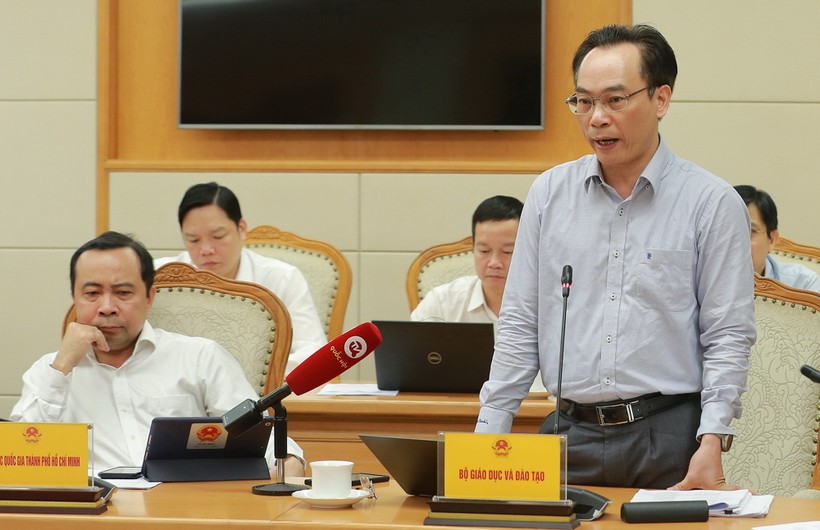 Thứ trưởng Bộ GD&ĐT Hoàng Minh Sơn phát biểu tại buổi làm việc.