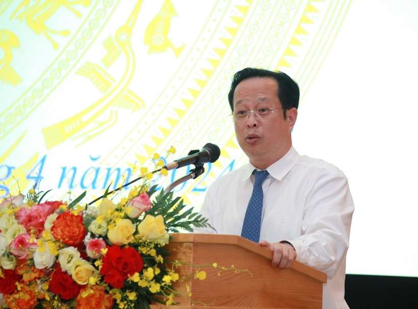 Giám đốc Sở GD&amp;ĐT Hà Nội Trần Thế Cương phát biểu tại lễ trao thưởng.