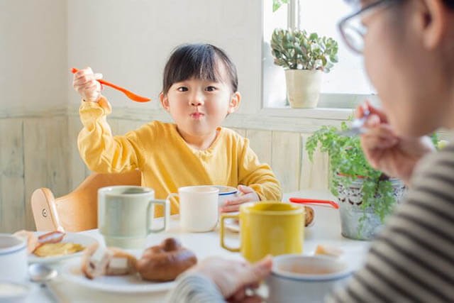 Những thực phẩm cha mẹ nên hạn chế cho trẻ ăn trong ngày Tết