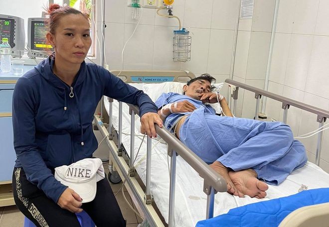 Vợ của nghệ sĩ Thương Tín đã có mặt tại bệnh viện để chăm sóc nam diễn viên