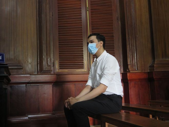 Dương Tấn Hậu tại phiên tòa sơ thẩm sáng ngày 30/3. Ảnh: Thanh niên