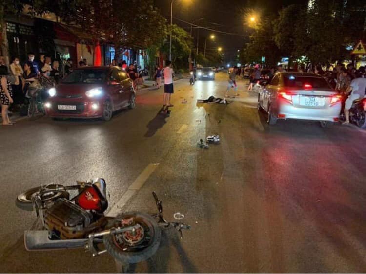 Hiện trường vụ tai nạn giao thông nghiêm trọng đêm ngày 4/5. Ảnh: Dân Việt