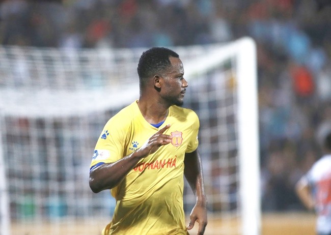 Oussou Konan dẫn đầu danh sách ghi bàn tại V.League