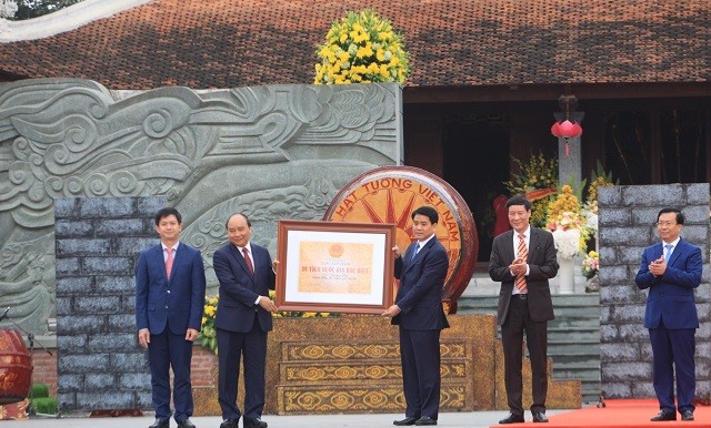 Tại buổi lễ kỷ niệm, Thủ tướng Chính phủ Nguyễn Xuân Phúc đã trao Bằng xếp hạng di tích Quốc gia đặc biệt Gò Đống Đa (quận Đống Đa, TP. Hà Nội).