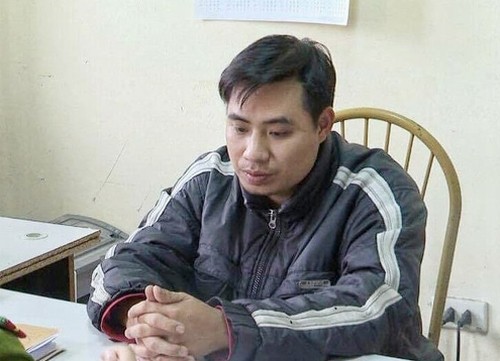 Đối tượng Nguyễn Trọng Trình (31 tuổi, trú tại xã Hòa Chính, huyện Chương Mỹ, Hà Nội) tại cơ quan Công an (Ảnh: NLĐ).