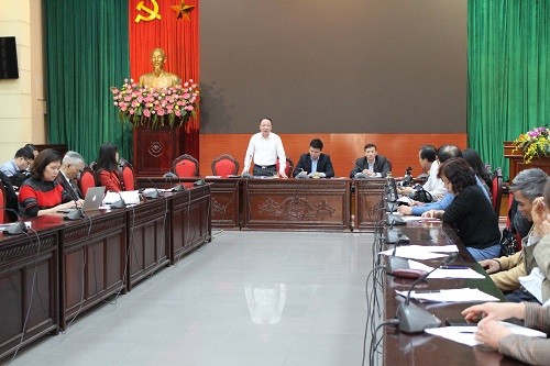 Phó Chủ tịch UBND quận Tây Hồ Nguyễn Lê Hoàng phát biểu buổi giao ban báo chí.