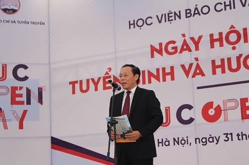 PGS,TS Trương Ngọc Nam, Bí thư Đảng ủy, Giám đốc Học viện Báo chí và Tuyên truyền phát biểu khai mạc