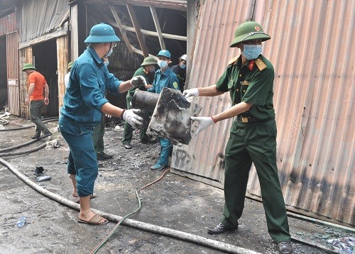 Khoảng 2h30 sáng nay (12/4) đã xảy ra vụ cháy lớn tại ngách 56, ngõ 1, phố Đại Linh, phường Trung Văn, quận Nam Từ Liêm.