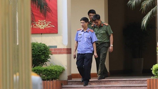 Cơ quan An ninh điều tra công an tỉnh Phú Thọ khám xét nơi làm việc của ông Tuấn tại Bộ Thông tin và Truyền thông