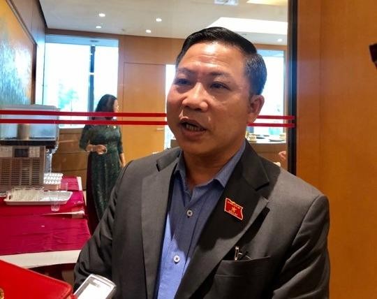 ĐBQH Lưu Bình Nhưỡng trả lời về vụ việc 8B Lê Trực tại hành lang Quốc hội (ngày 21/5).