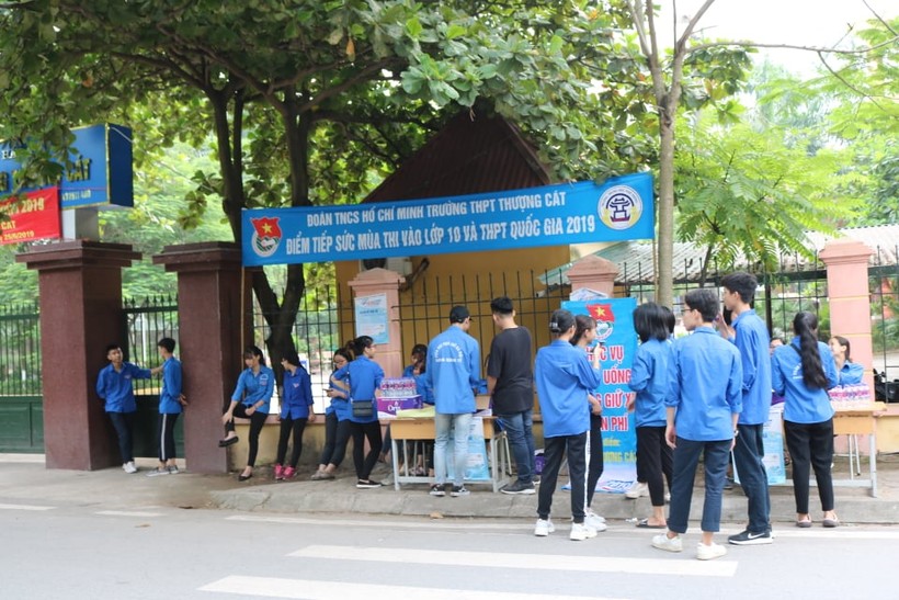 Hà Nội có gần 10.000 tình nguyện viên sẵn sàng hỗ trợ thí sinh và người thân tại các địa điểm thi trên địa bàn Thành phố. 