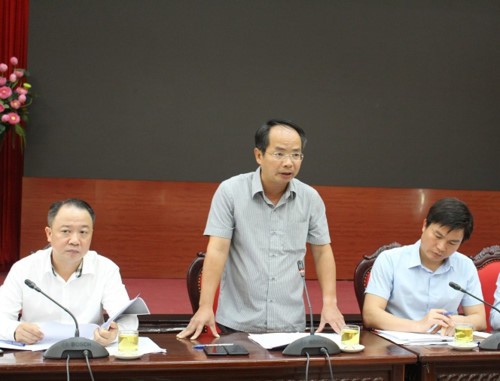 Phó Chánh Văn phòng UBND TP Hà Nội Lê Tự Lực thông tin tại buổi giao ban báo chí.