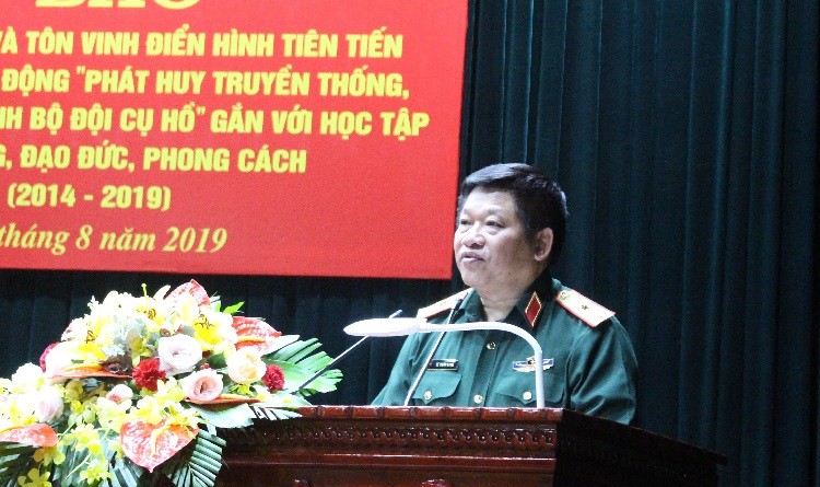 Thiếu tướng Lê Xuân Sang - Phó Cục trưởng Cục Tuyên huấn (Tổng Cục Chính trị QĐND Việt Nam) thông tin tại buổi họp báo.