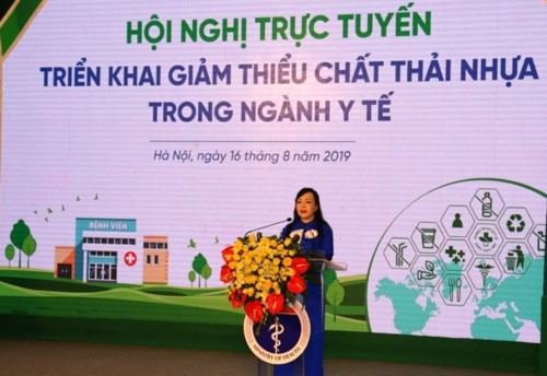 Bộ trưởng Bộ Y tế Nguyễn Thị Kim Tiến phát biểu chỉ đạo tại Hội nghị trực tuyến.