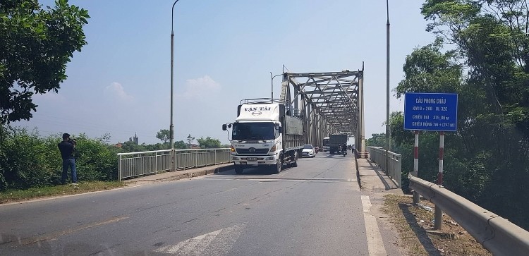 Cầu Phong Châu (tại km 18 + 300, Quốc lộ 32C) tỉnh Phú Thọ.