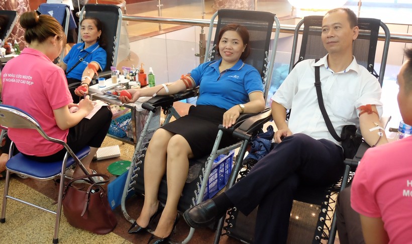 Chương trình hiến máu thu hút hơn 500 cán bộ, tư vấn viên tham gia.