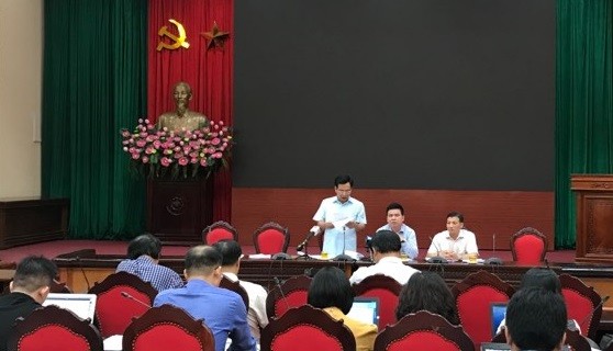 Trưởng ban Dân tộc TP Hà Nội Nguyễn Tất Vinh thông tin tại buổi giao ban báo chí.
