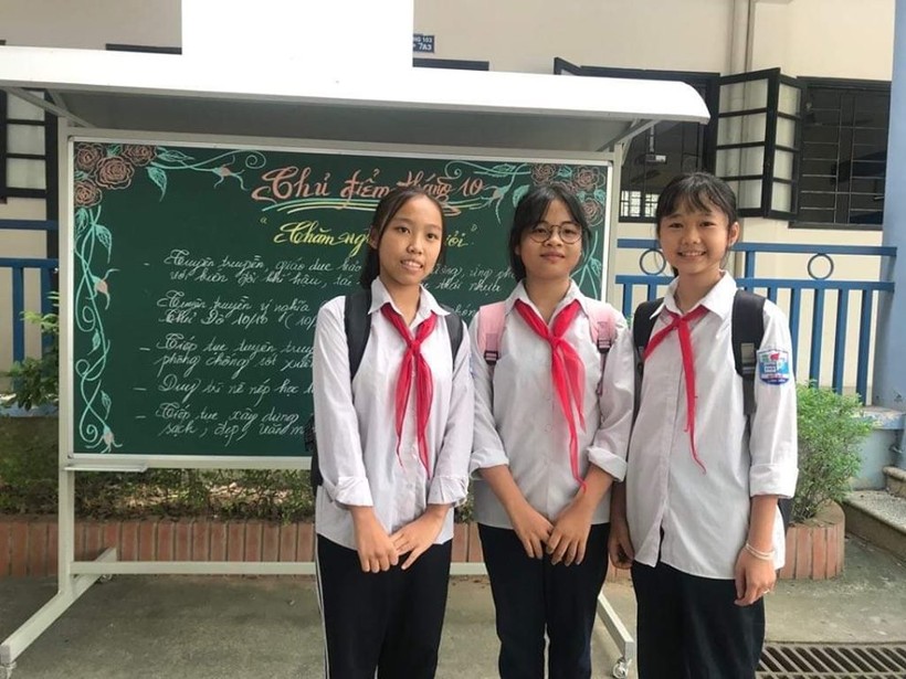 3 học sinh Hà Linh, Bảo Ngọc và Ngọc Ánh của trường THCS Bồ Đề.