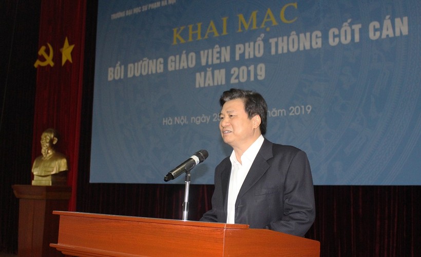 Thứ trưởng Bộ GD&ĐT Nguyễn Hữu Độ phát biểu tại buổi khai mạc.