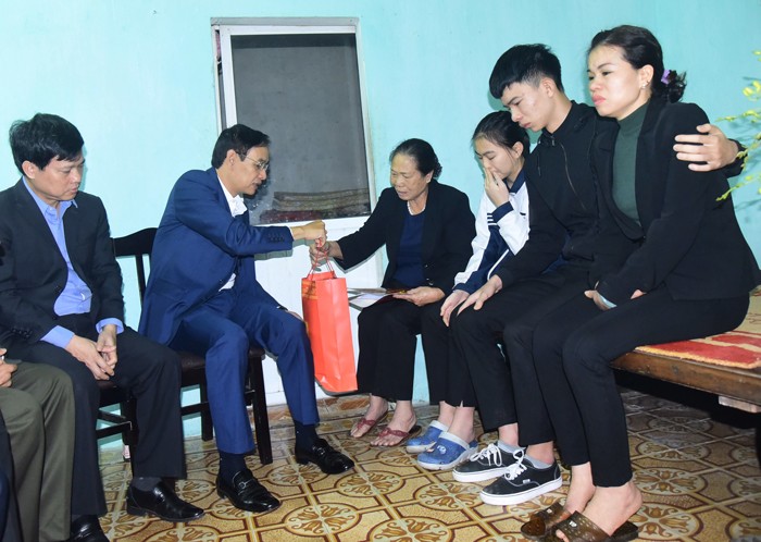 Hà Nội: Thăm hỏi gia đình 3 chiến sỹ hy sinh tại xã Đồng Tâm