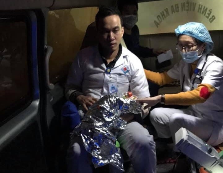 Vượt hàng trăm km đưa bệnh nhi nặng 800gr từ Hà Giang về Hà Nội điều trị