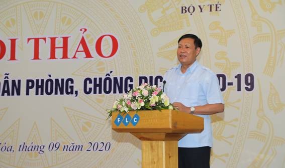 Thứ trưởng Bộ Y tế Đỗ Xuân Tuyên phát biểu tại hội thảo.