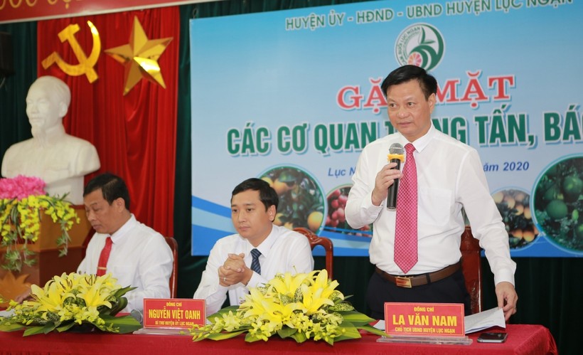 Ông La Văn Nam, Chủ tịch UBND huyện Lục Ngạn thông tin về Hội chợ Cam, bưởi và các sản phẩm đặc trưng năm 2020.