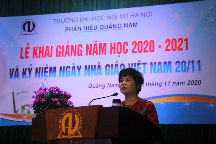 TS. Lê Thanh Huyền, Phó Hiệu trưởng Trường Đại học Nội vụ Hà Nội phát biểu tại lễ khai giảng năm học mới 2020 – 2021.