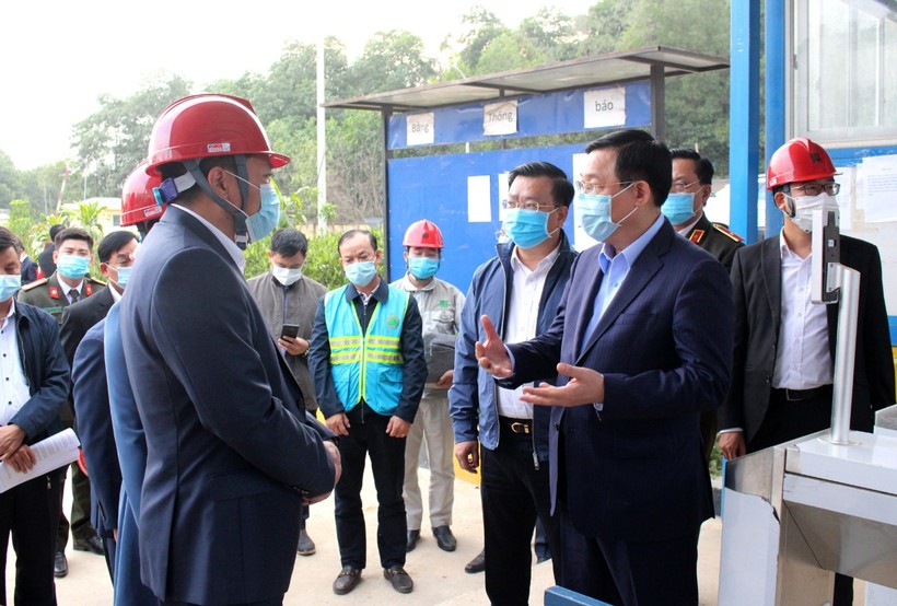 Bí thư Thành ủy Hà Nội Vương Đình Huệ kiểm tra tiến độ xây dựng Nhà máy đốt rác phát điện tại Khu liên hợp XLCT Sóc Sơn.