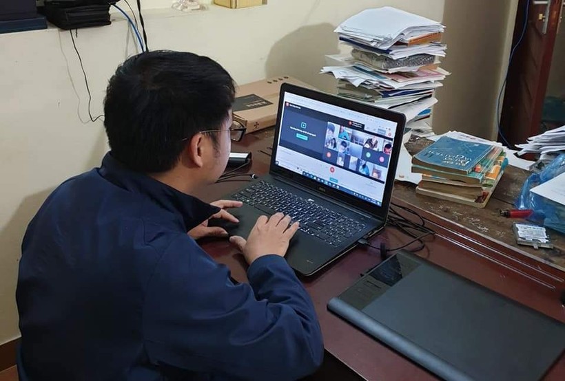 HS, SV trên địa bàn tỉnh Bắc Giang triển khai học trực tuyến trên Internet và qua truyền hình.