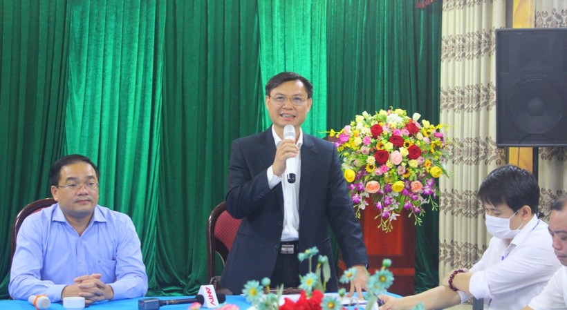 Ông Đặng Văn Cảnh - Phó Chủ tịch UBND huyện Mỹ Đức thông tin với báo chí.