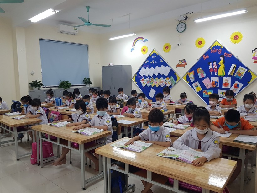 HS thành phố Bắc Giang trở lại trường học sau kỳ nghỉ lễ và rà soát trường hợp F1, F2.